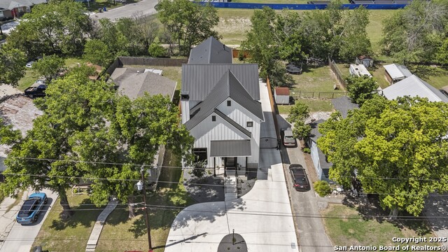 Image 4 of 30 For 670 Magazine Ave