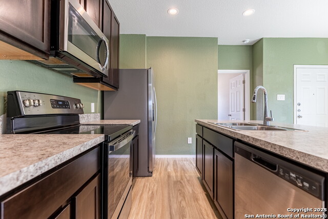 Listing photo id 11 for 535 Pleasanton
