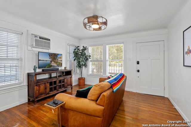 Image 4 of 34 For 118 Callaghan Ave