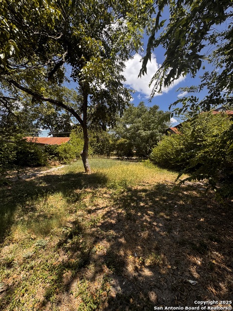 Image 4 of 4 For 1219 Highland Blvd E