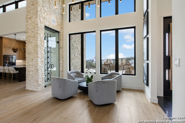 Listing photo id 11 for 9627 Lenox Hill