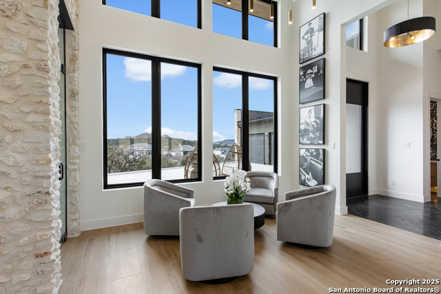 Listing photo id 12 for 9627 Lenox Hill