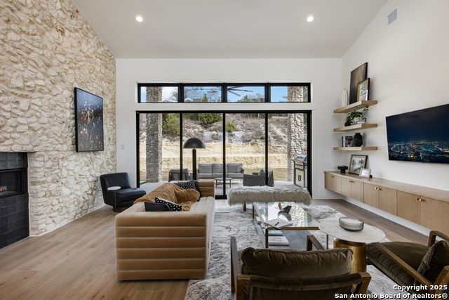 Listing photo id 15 for 9627 Lenox Hill