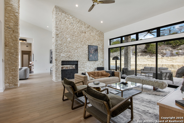 Listing photo id 16 for 9627 Lenox Hill