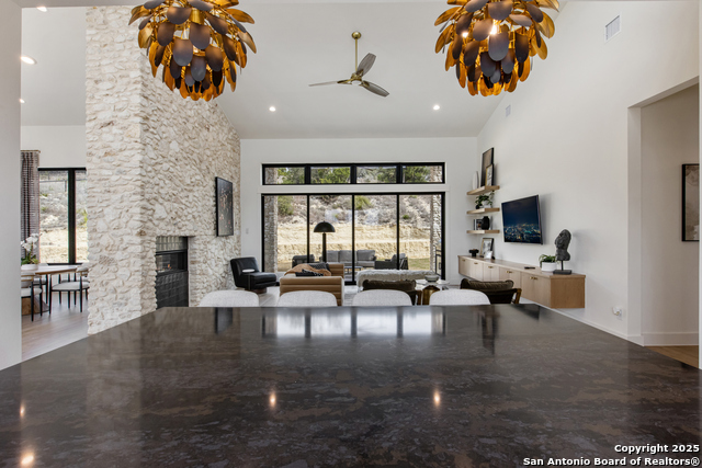 Listing photo id 21 for 9627 Lenox Hill