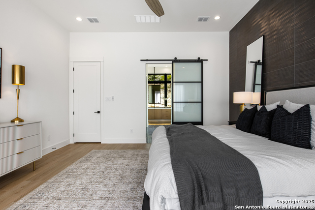 Listing photo id 23 for 9627 Lenox Hill