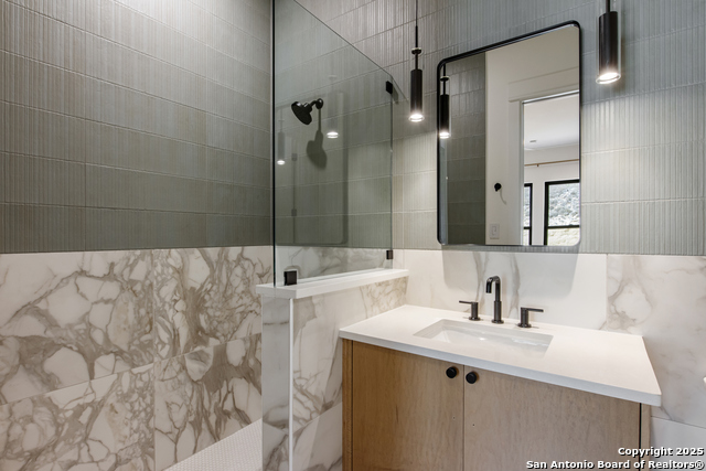 Listing photo id 31 for 9627 Lenox Hill