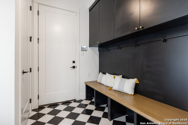 Listing photo id 32 for 9627 Lenox Hill