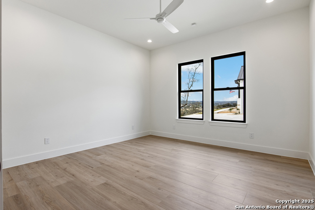 Listing photo id 34 for 9627 Lenox Hill