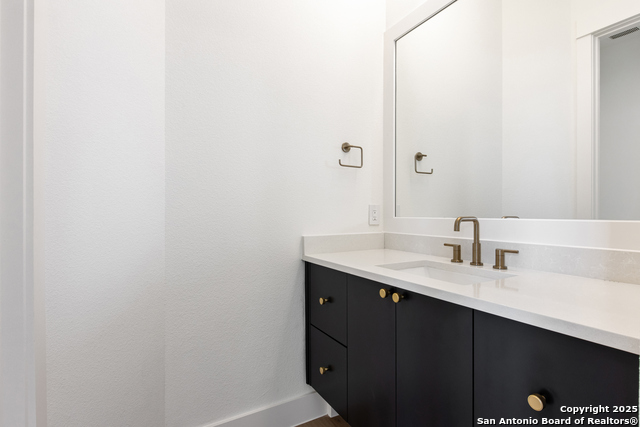 Listing photo id 35 for 9627 Lenox Hill