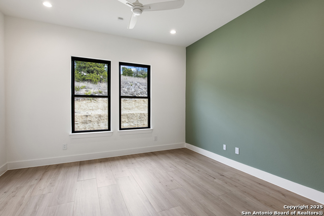 Listing photo id 37 for 9627 Lenox Hill