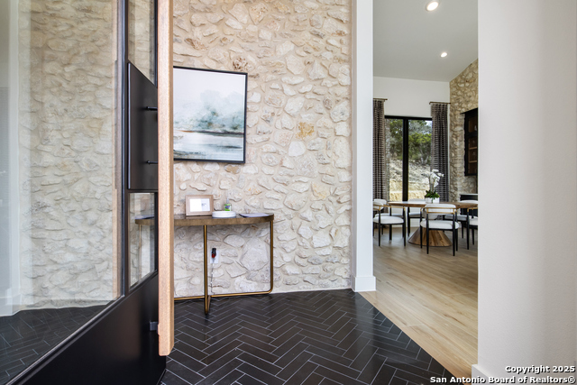 Listing photo id 6 for 9627 Lenox Hill