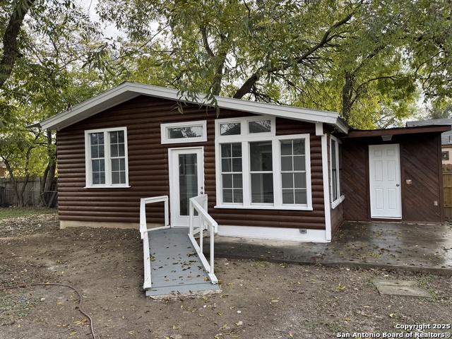 Listing photo id 6 for 2114 Jupiter