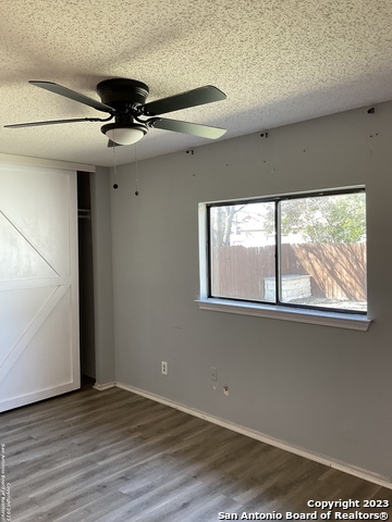Listing photo id 15 for 9755 Frost Plain Dr