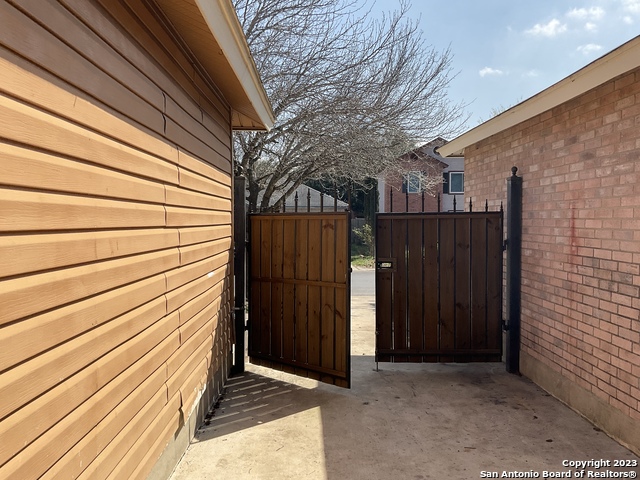 Listing photo id 20 for 9755 Frost Plain Dr