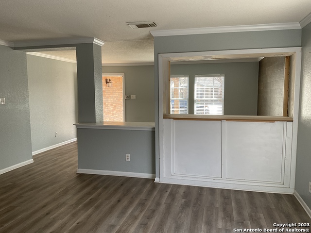 Listing photo id 3 for 9755 Frost Plain Dr