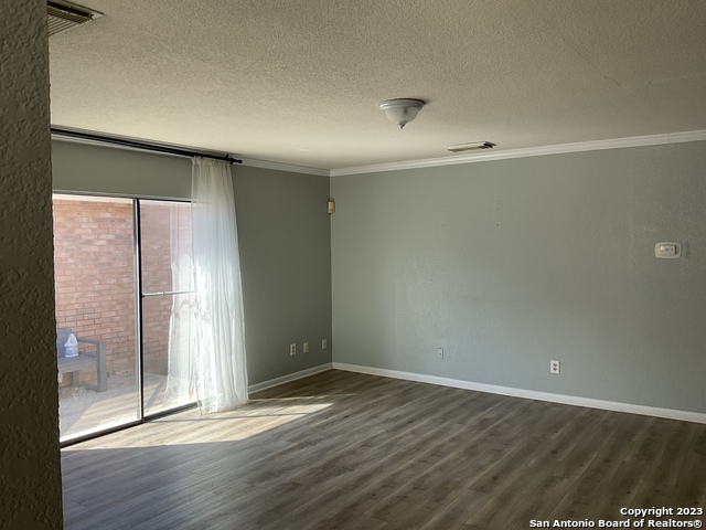 Listing photo id 4 for 9755 Frost Plain Dr