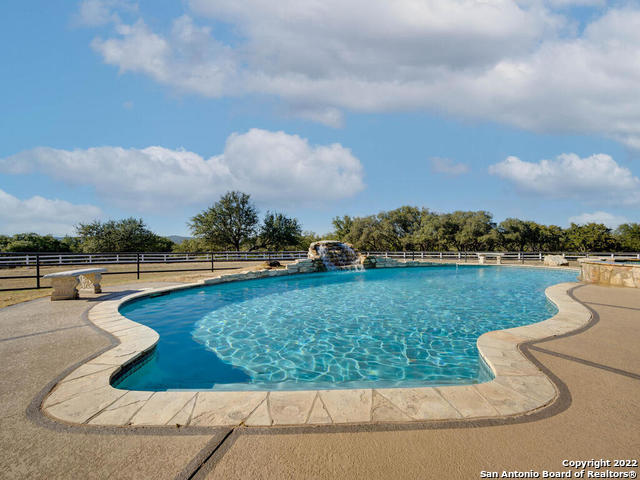 Listing photo id 33 for 24005 Pedernales Canyon Trail