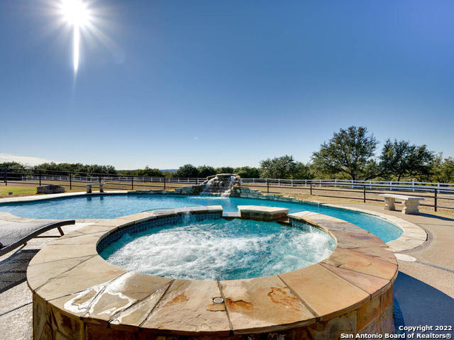 Listing photo id 34 for 24005 Pedernales Canyon Trail