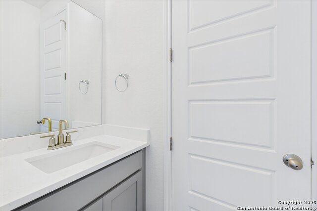 Listing photo id 8 for 287 Poe Parkway