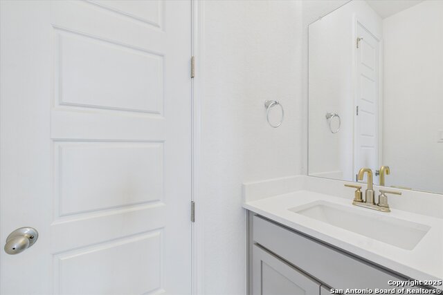 Listing photo id 9 for 287 Poe Parkway