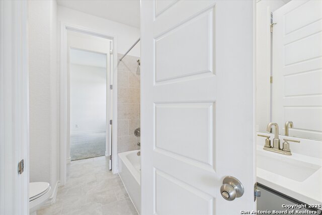 Listing photo id 10 for 287 Poe Parkway
