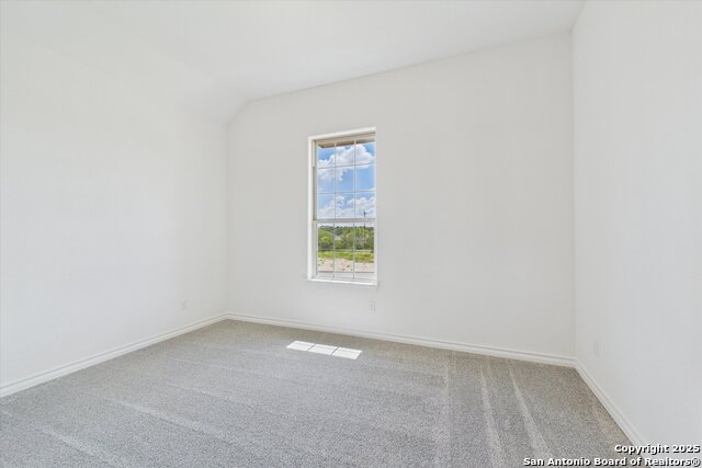 Listing photo id 11 for 287 Poe Parkway