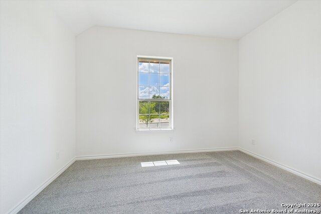Listing photo id 12 for 287 Poe Parkway