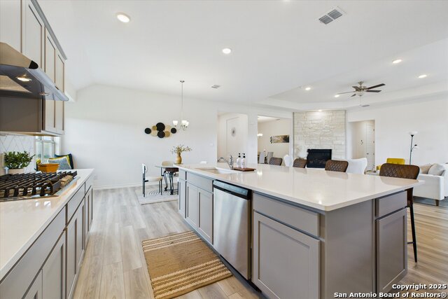 Listing photo id 23 for 287 Poe Parkway