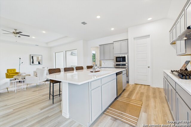 Listing photo id 24 for 287 Poe Parkway