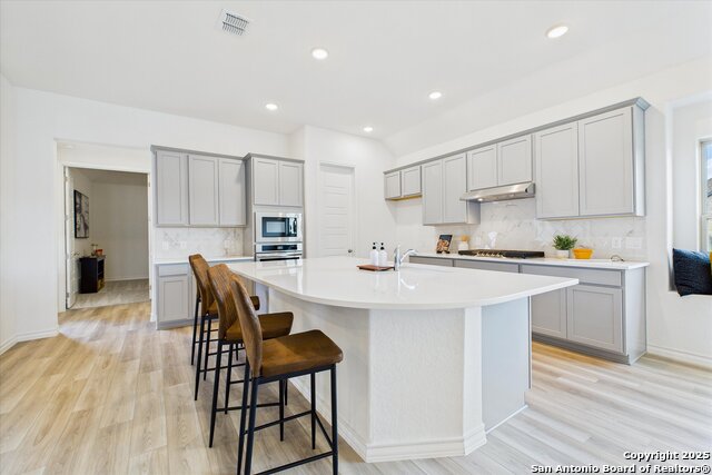 Listing photo id 25 for 287 Poe Parkway