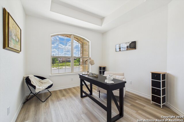 Listing photo id 5 for 287 Poe Parkway