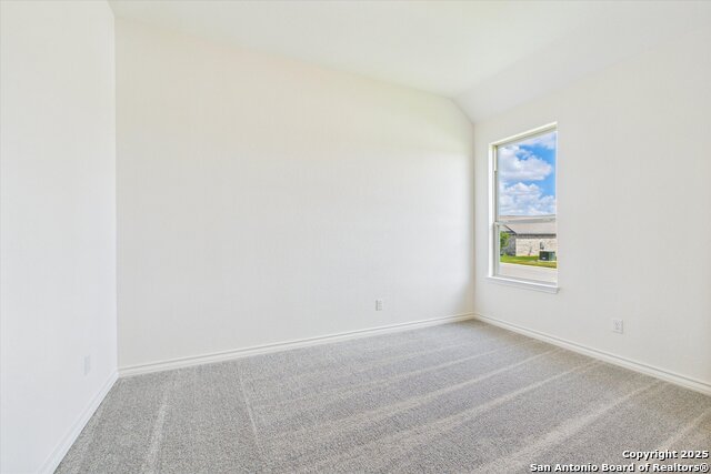 Listing photo id 6 for 287 Poe Parkway