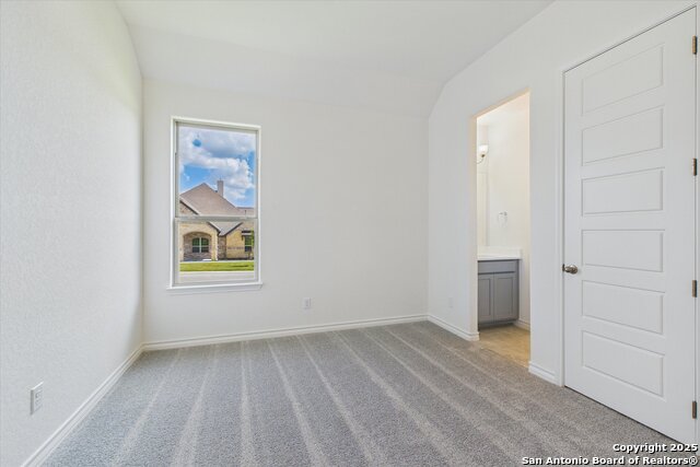 Listing photo id 7 for 287 Poe Parkway