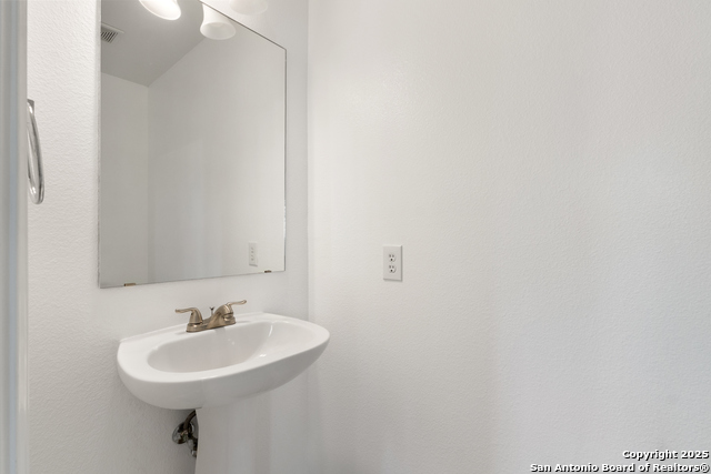 Image 11 of 30 For 12614 Carriage Blvd