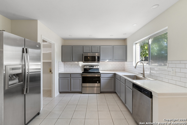 Image 13 of 30 For 12614 Carriage Blvd