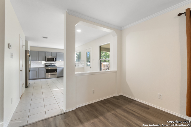 Image 9 of 30 For 12614 Carriage Blvd