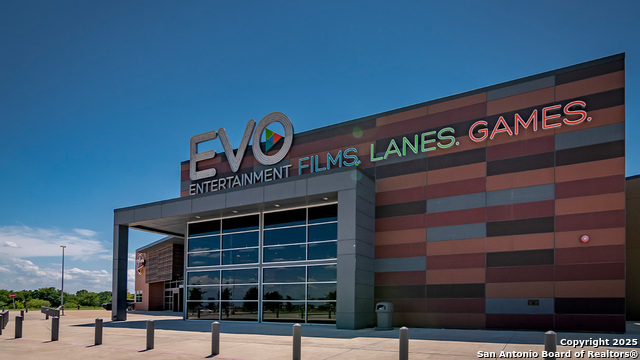 Listing photo id 9 for 331 Yellowstone Drive