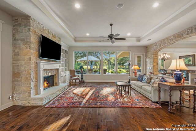 Listing photo id 11 for 324 Menger Springs
