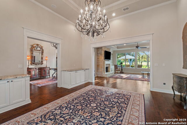 Listing photo id 16 for 324 Menger Springs