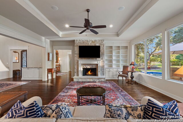 Listing photo id 19 for 324 Menger Springs