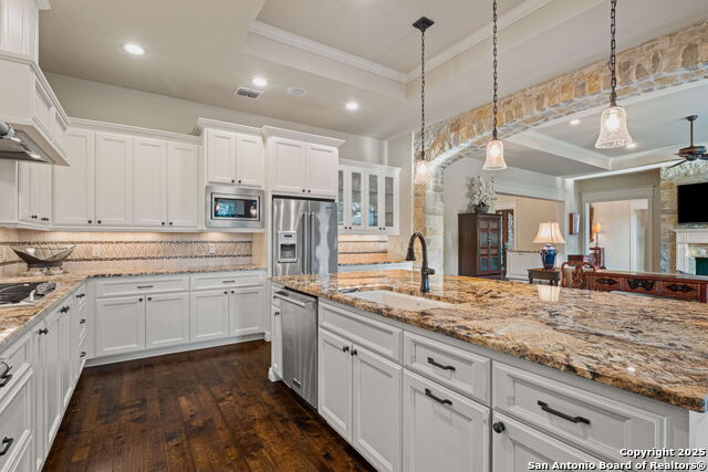 Listing photo id 26 for 324 Menger Springs