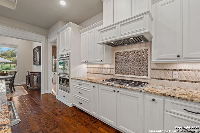 Listing photo id 27 for 324 Menger Springs