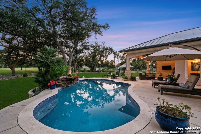 Listing photo id 1 for 324 Menger Springs