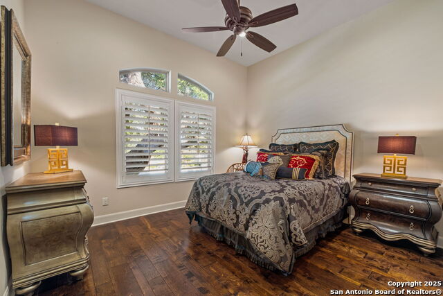 Listing photo id 29 for 324 Menger Springs