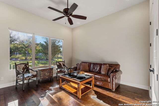 Listing photo id 37 for 324 Menger Springs