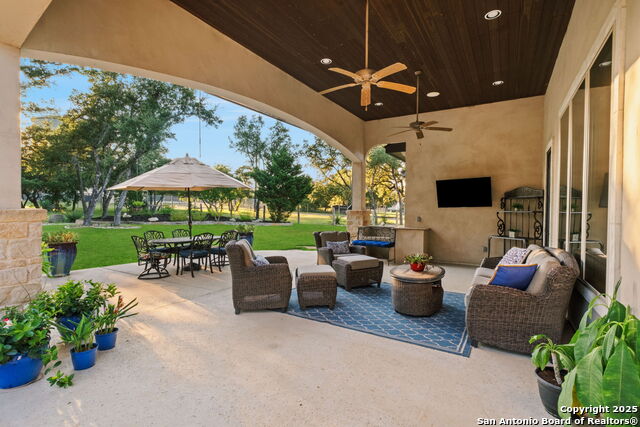 Listing photo id 39 for 324 Menger Springs