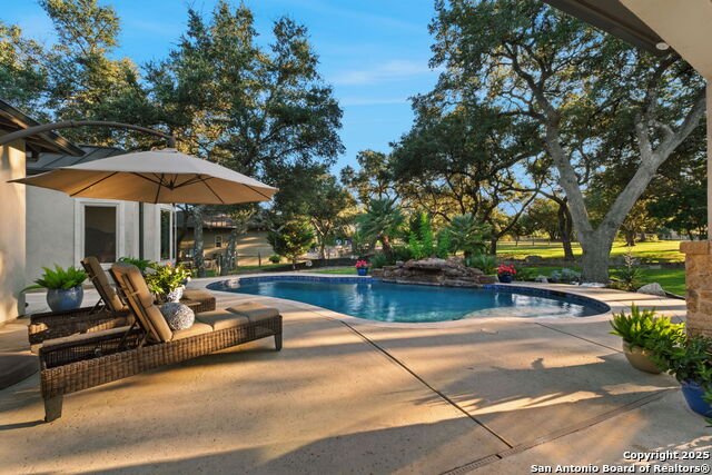 Listing photo id 46 for 324 Menger Springs