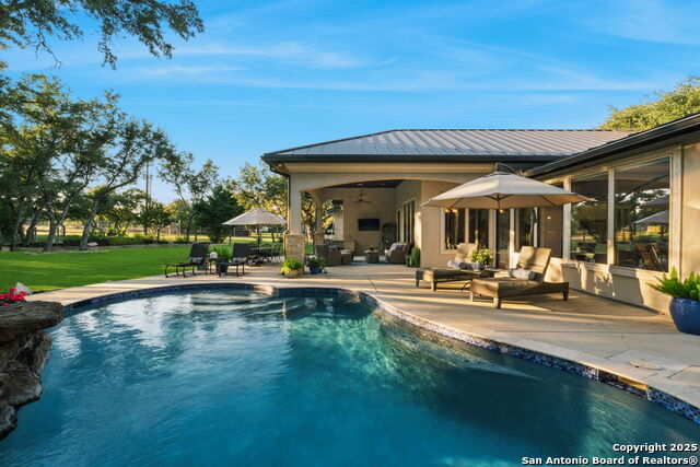 Listing photo id 49 for 324 Menger Springs