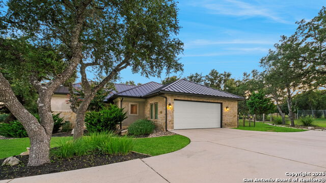 Listing photo id 57 for 324 Menger Springs